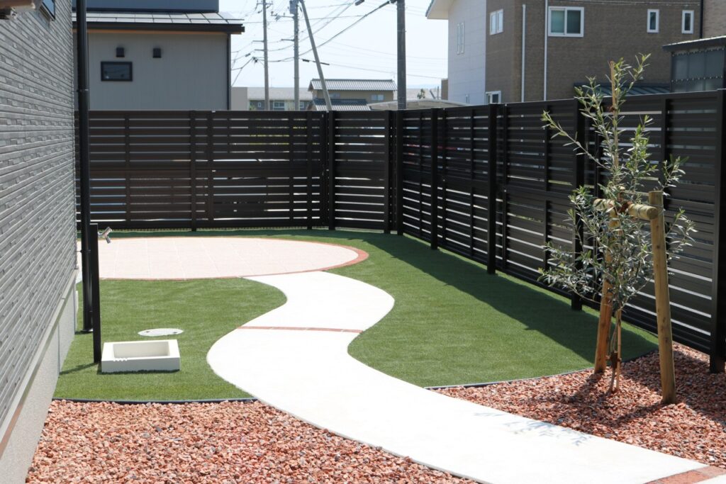 出雲市で施工した目隠しフェンス事例