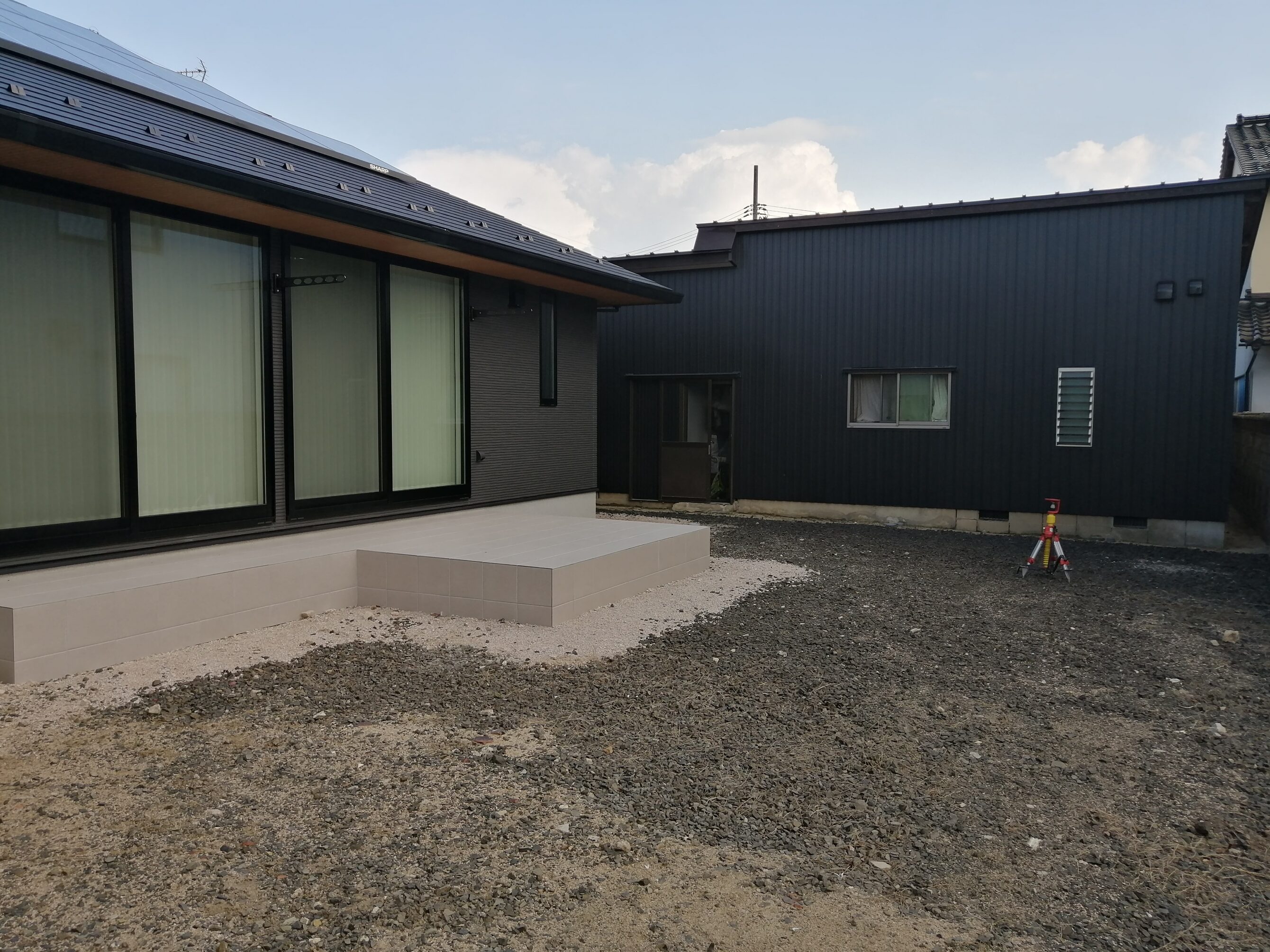 出雲市 外構リフォーム 施工前の庭と駐車場の様子